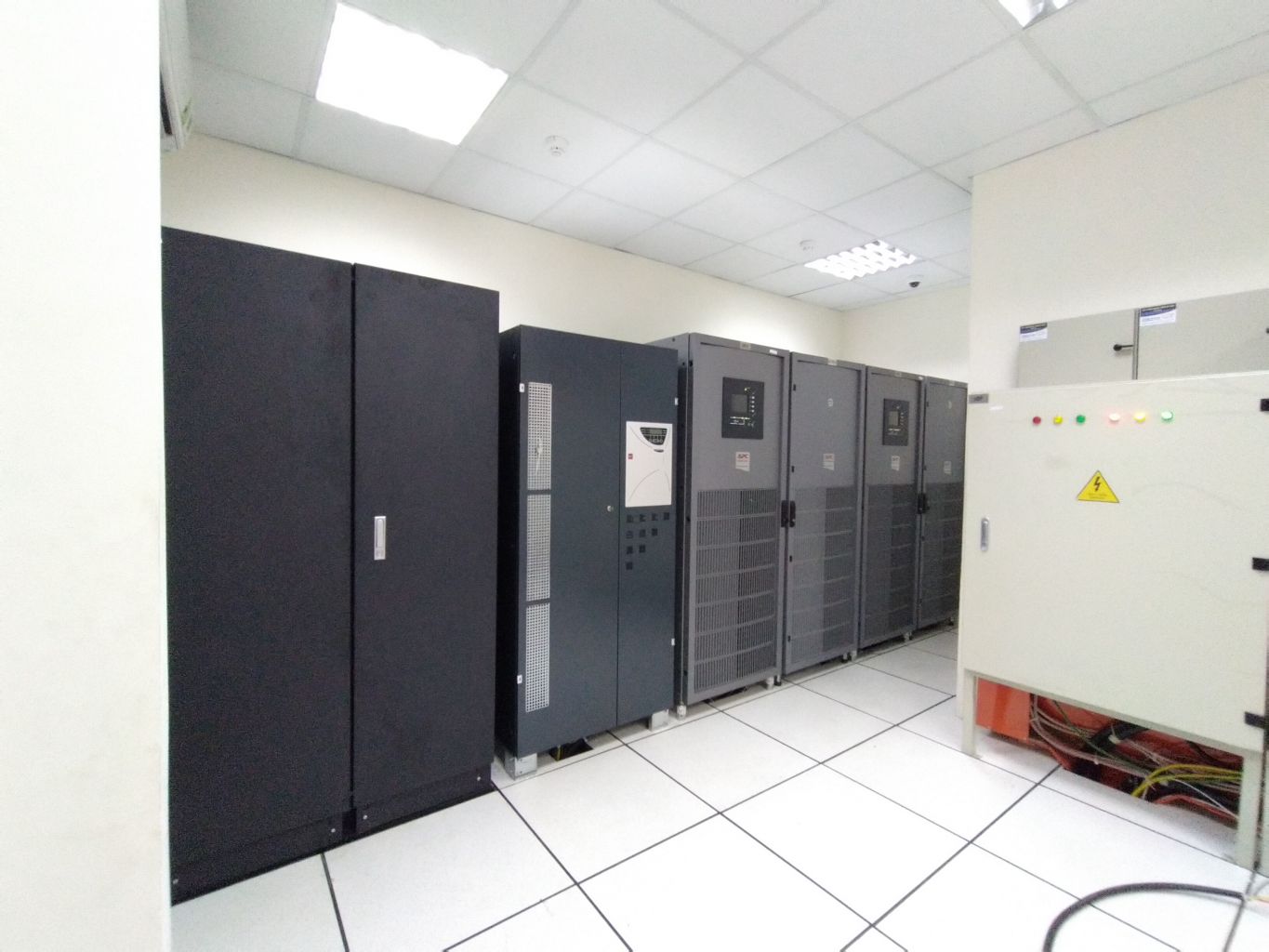UPS for Vietnam Electric company Datacenter